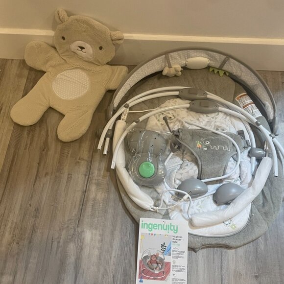 *NEW* Baby Bouncer Seat w/ Light Up Toy Bar & Pillow Mat - Picture 4 of 6